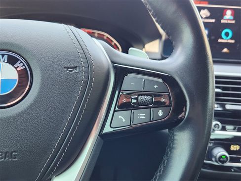 Used 2022 BMW 540i xDrive w/ Premium Package image 18