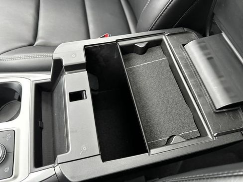 Certified 2022 Ford Explorer XLT w/ Equipment Group 202A image 26