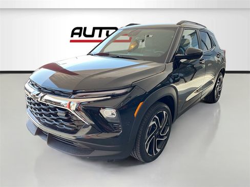 Used 2024 Chevrolet TrailBlazer RS w/ Driver Confidence Package image 3