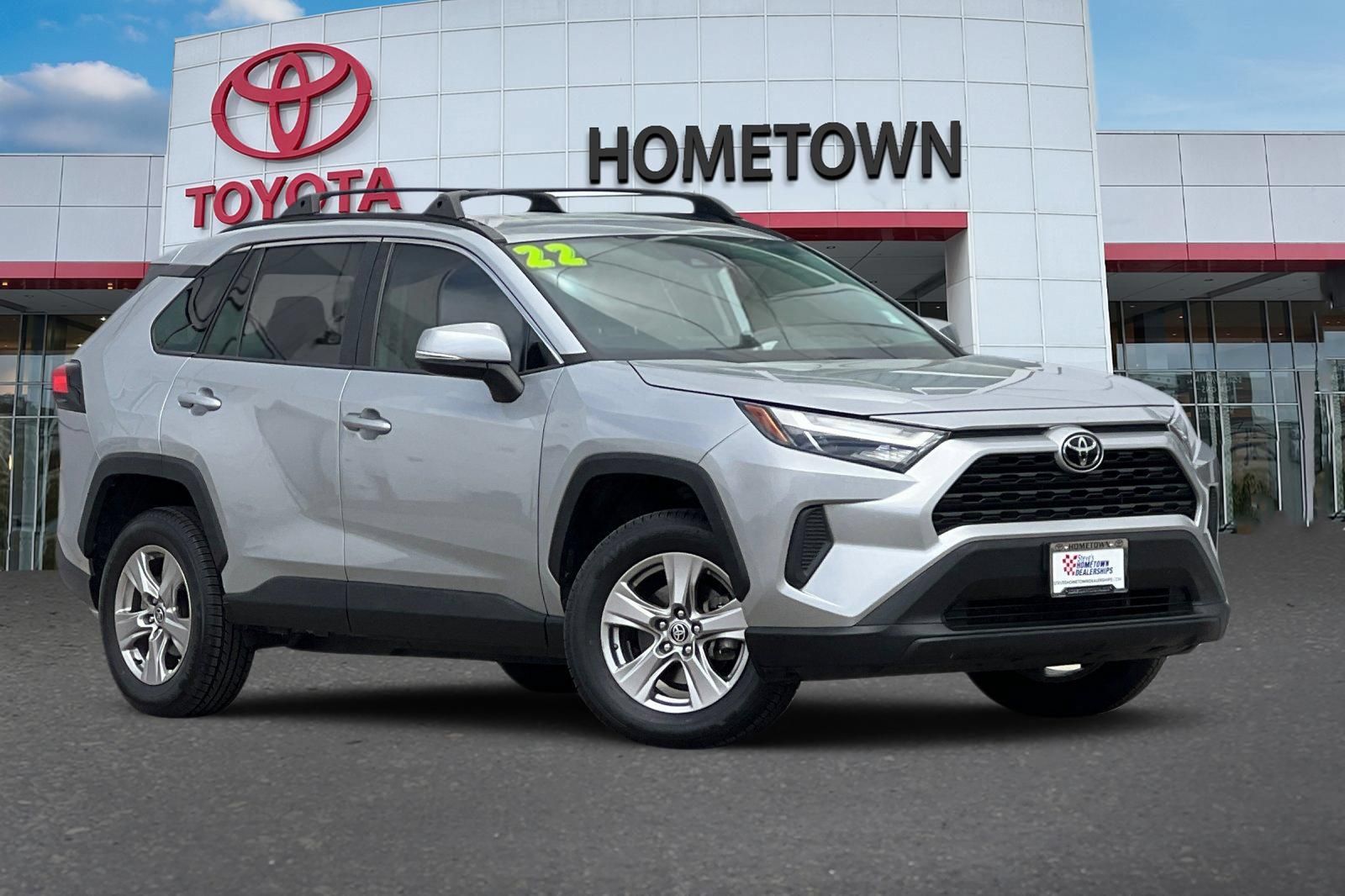 Used 2022 Toyota RAV4 XLE AWD/4WD image 2