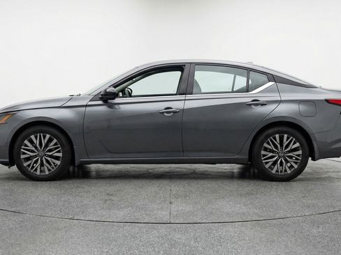 Used 2025 Nissan Altima 2.5 SV FWD image 5
