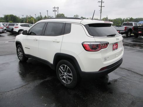 Used 2017 Jeep Compass Latitude w/ Cold Weather Group AWD/4WD image 9