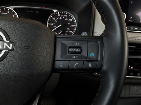 Used 2025 Nissan Rogue SV FWD image 34