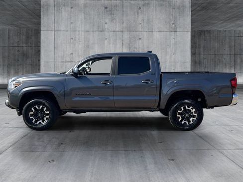 Used 2020 Toyota Tacoma SR5 RWD image 2