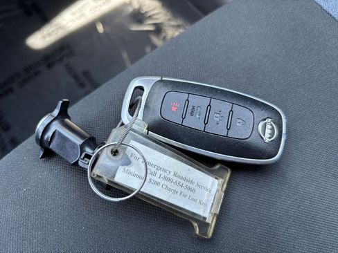 Used 2025 Nissan Versa SV FWD image 21