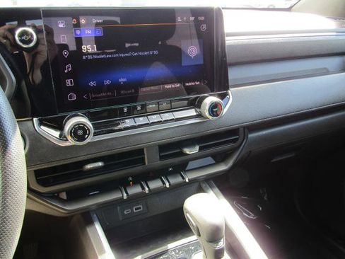 Used 2024 Chevrolet Colorado W/T w/ Safety Package AWD/4WD image 21