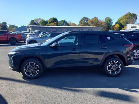 New 2026 Chevrolet Trax LT w/ Sunroof Package image 2