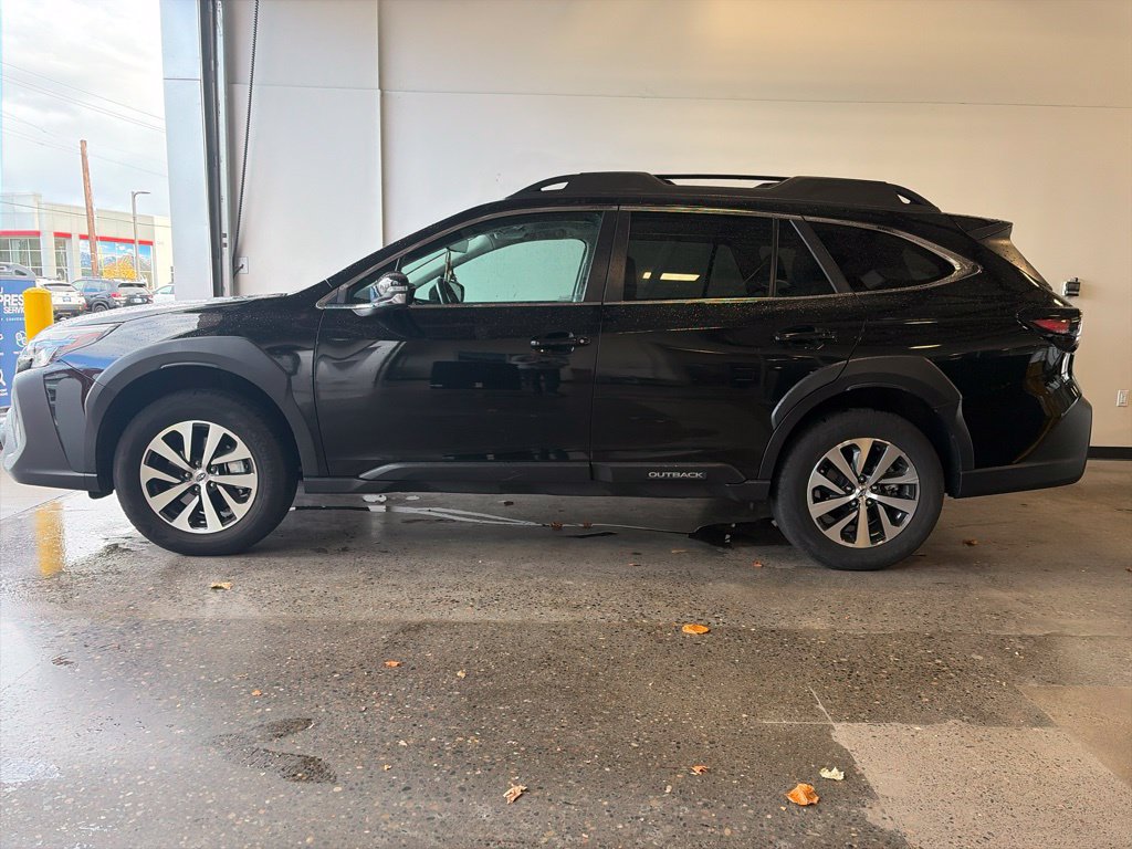 Used 2023 Subaru Outback Premium AWD/4WD image 3