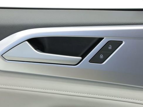New 2025 Volkswagen Taos SE AWD/4WD image 31