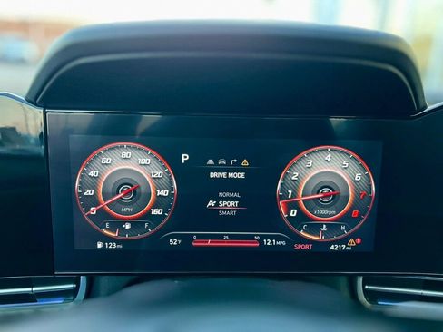 Used 2025 Hyundai Elantra SEL image 27