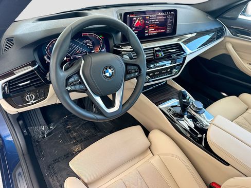 Used 2023 BMW 530i w/ Premium Package RWD image 9