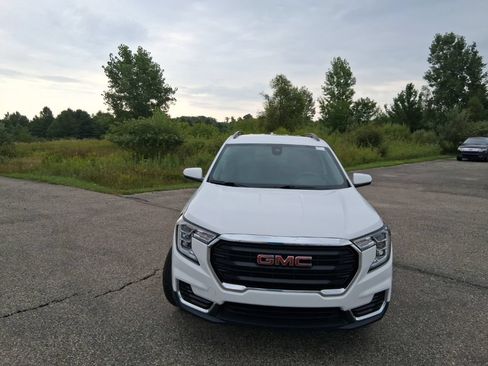 Used 2022 GMC Terrain SLE w/ Driver Convenience Package AWD/4WD image 11