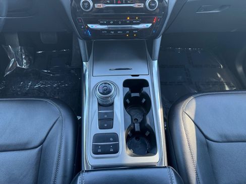 Used 2023 Ford Explorer Limited w/ Equipment Group 301A RWD image 18