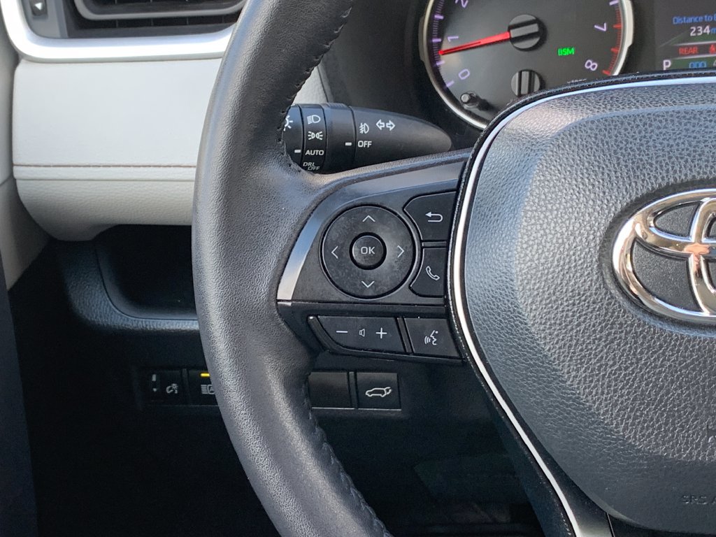Used 2022 Toyota RAV4 XLE Premium FWD image 13