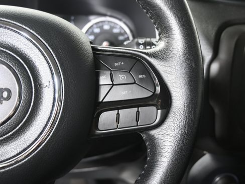 Used 2020 Jeep Renegade Altitude image 34