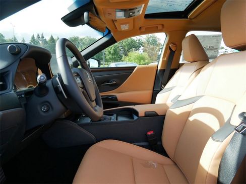 New 2025 Lexus ES 300h w/ Premium Package image 8