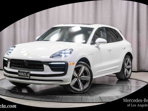 Used 2024 Porsche Macan image 1