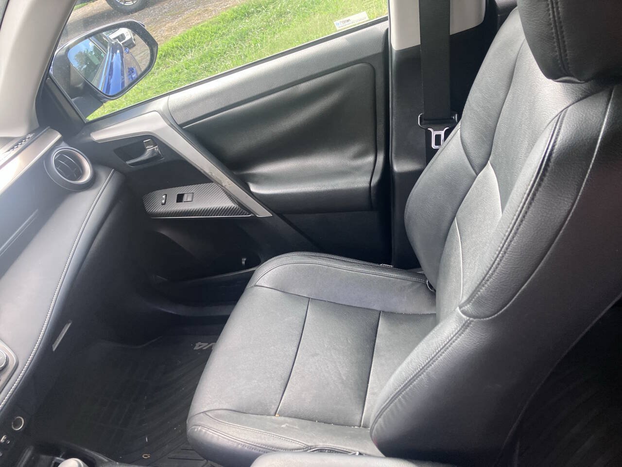 Used 2015 Toyota RAV4 XLE AWD/4WD image 12