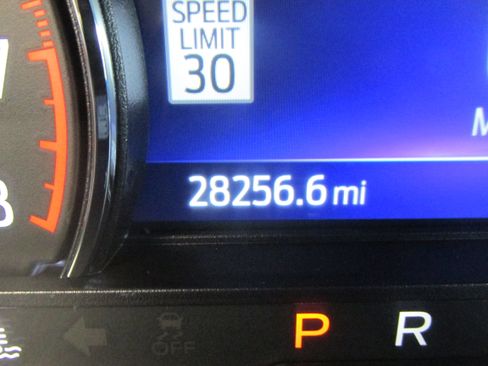 Certified 2022 Ford Explorer XLT w/ Equipment Group 202A image 34