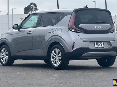 Used 2025 Kia Soul LX image 6