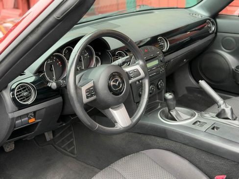Used 2006 MAZDA MX-5 Miata Touring RWD image 20
