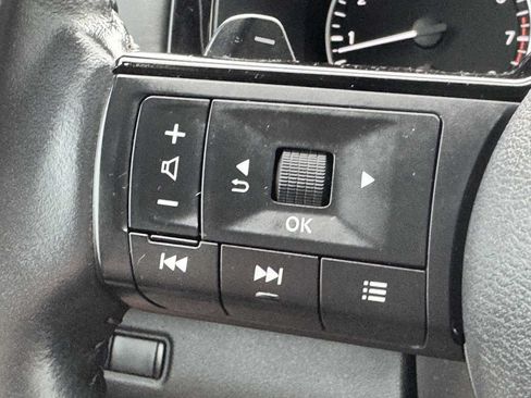 Used 2023 Nissan Pathfinder SL AWD/4WD image 47