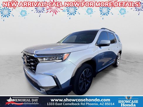 Used 2025 Honda Pilot Touring image 1