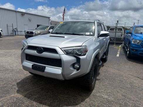 Used 2018 Toyota 4Runner TRD Off-Road Premium AWD/4WD image 3