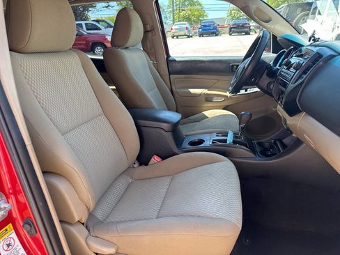 Used 2012 Toyota Tacoma PreRunner w/ Convenience Pkg RWD image 16