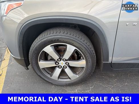 Used 2018 Chevrolet Traverse LT FWD image 2