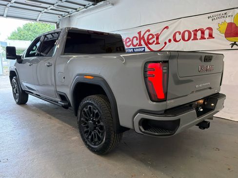 Used 2024 GMC Sierra 2500 AT4 w/ AT4 Preferred Package AWD/4WD image 8