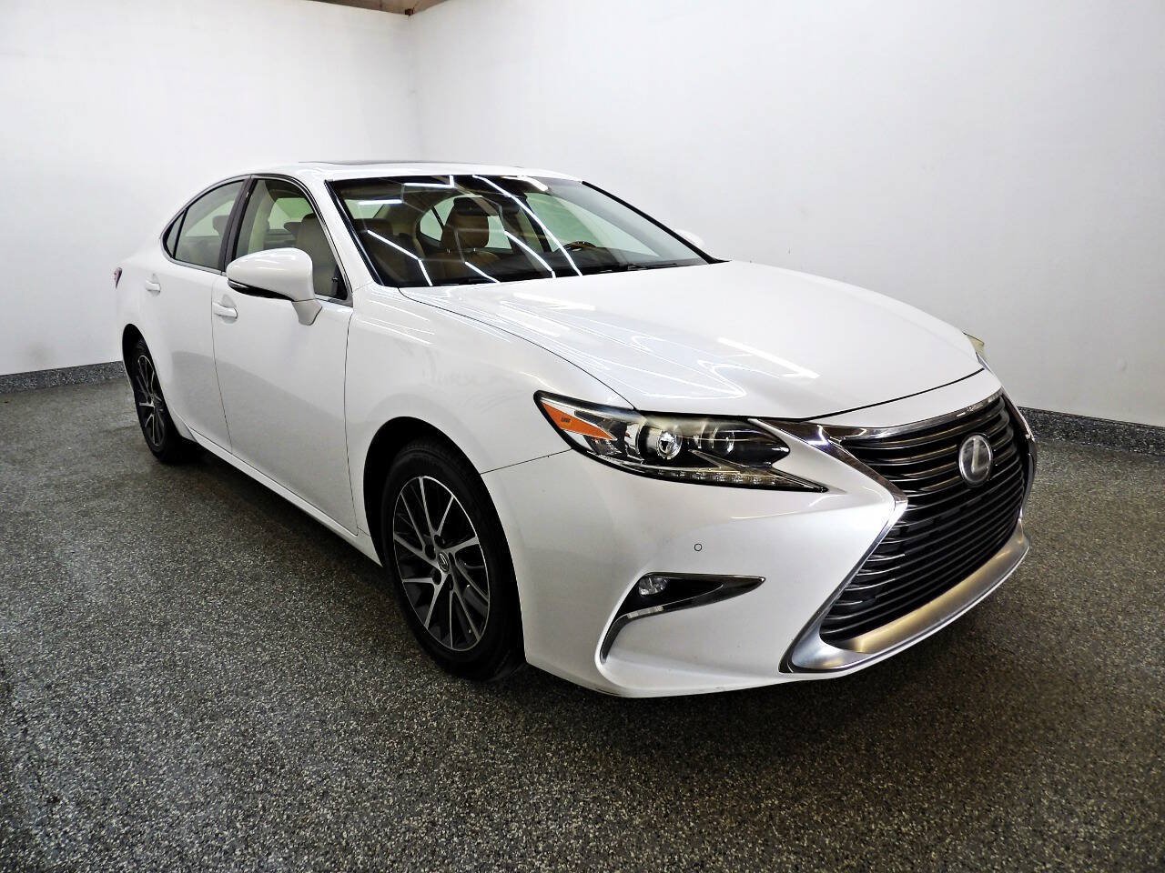 Used 2016 Lexus ES 350 FWD image 3