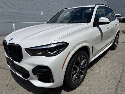 Used 2022 BMW X5 xDrive40i w/ M Sport Package AWD/4WD image 1