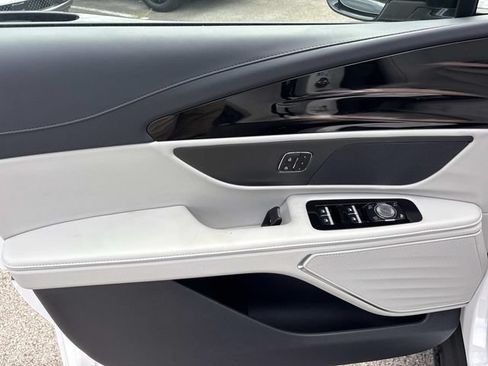 New 2026 Lincoln Nautilus Premier w/ Jet Appearance Package AWD/4WD image 18