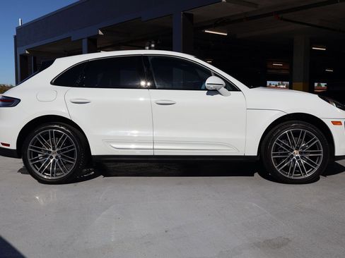 New 2024 Porsche Macan 4 Electric image 8