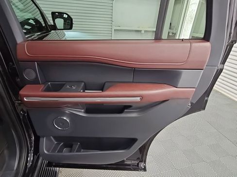 Used 2024 Ford Expedition Limited image 42