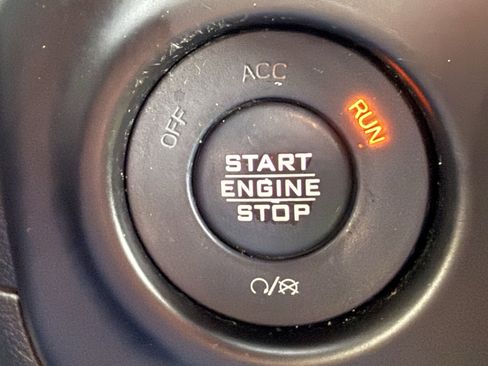 Used 2018 Jeep Wrangler Unlimited Sport image 32