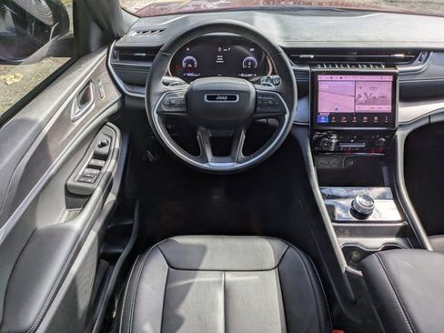 New 2025 Jeep Grand Cherokee Limited w/ Black Appearance Package image 17