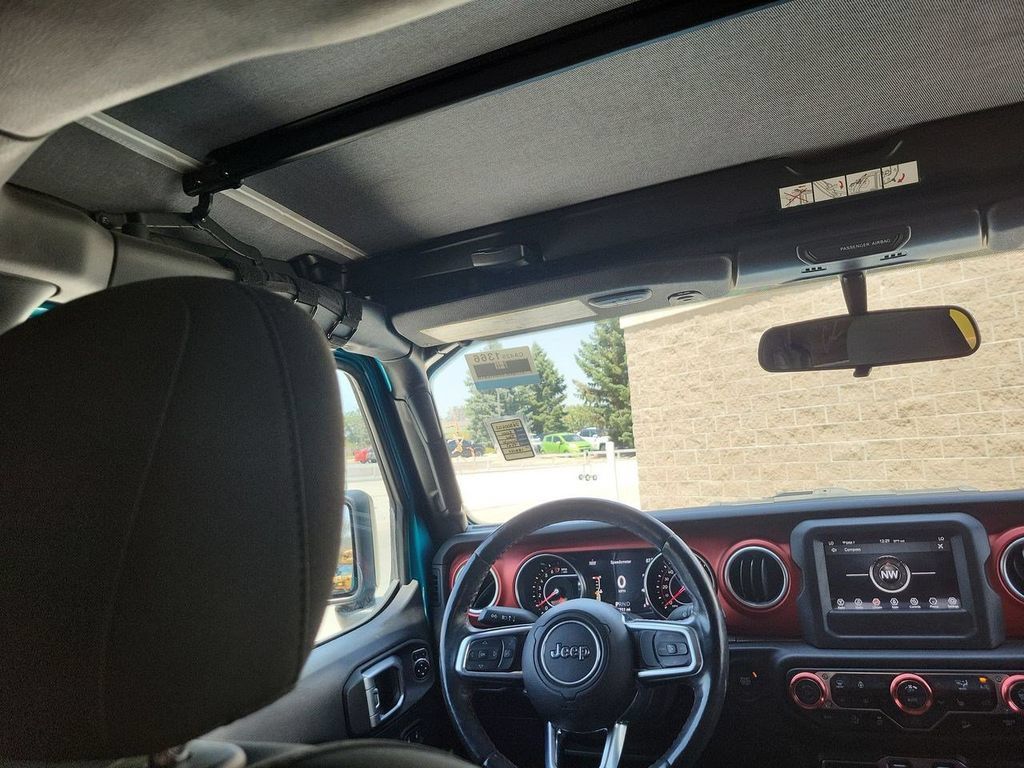 Used 2020 Jeep Wrangler Unlimited Rubicon w/ Cold Weather Group AWD/4WD image 11