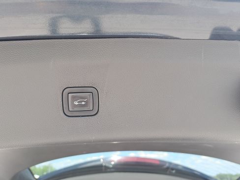 Used 2020 Buick Enclave Essence w/ Sound and Sites Package AWD/4WD image 14