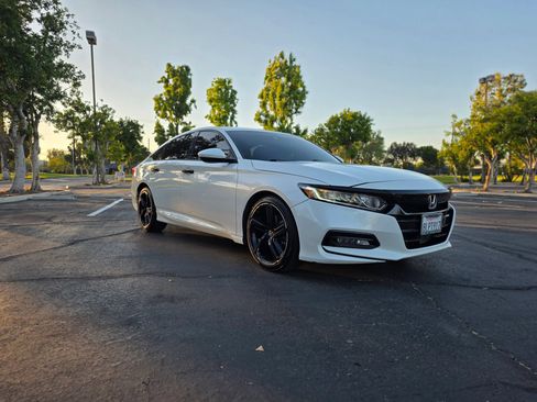 Used 2019 Honda Accord Sport image 3