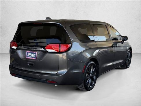 Used 2018 Chrysler Pacifica Touring Plus w/ S Appearance Package FWD image 6