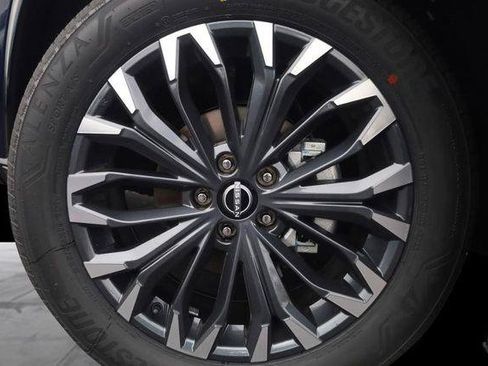 New 2026 Nissan Rogue Platinum w/ Platinum Premium Package AWD/4WD image 3