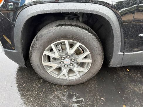 Used 2023 GMC Acadia SLE w/ Driver Convenience Package FWD image 2