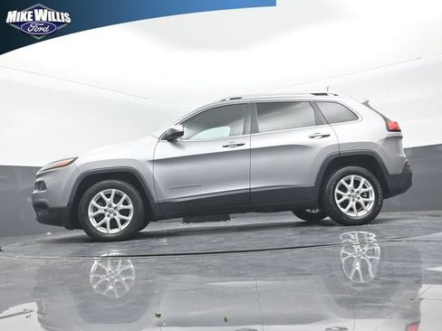 Used 2017 Jeep Cherokee Latitude FWD image 20