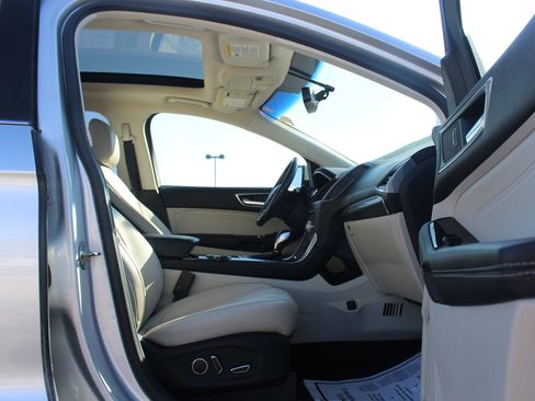 Used 2018 Ford Edge Titanium w/ Technology Package image 17