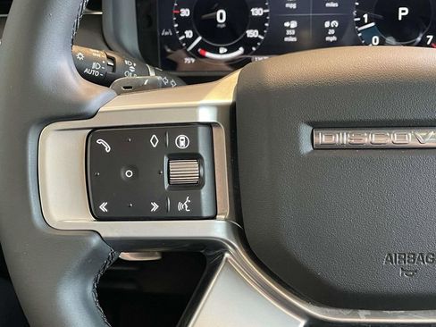 Used 2025 Land Rover Discovery S AWD/4WD image 39