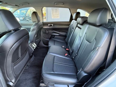 Used 2024 Kia Sorento S FWD image 13