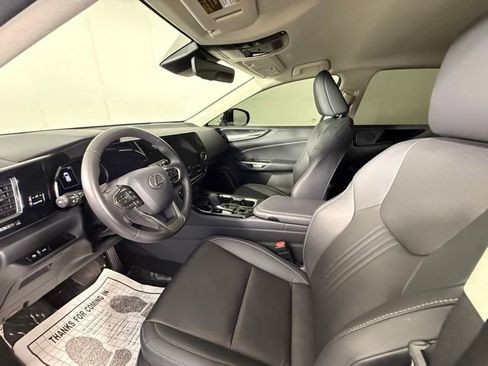 Used 2025 Lexus NX 250 FWD w/ Towing Package (2000 Lbs) image 5