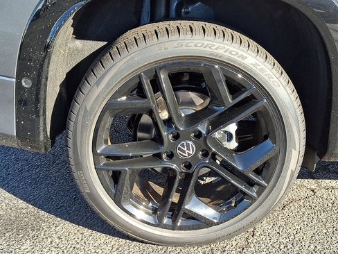 New 2026 Volkswagen Tiguan SE R-Line image 5